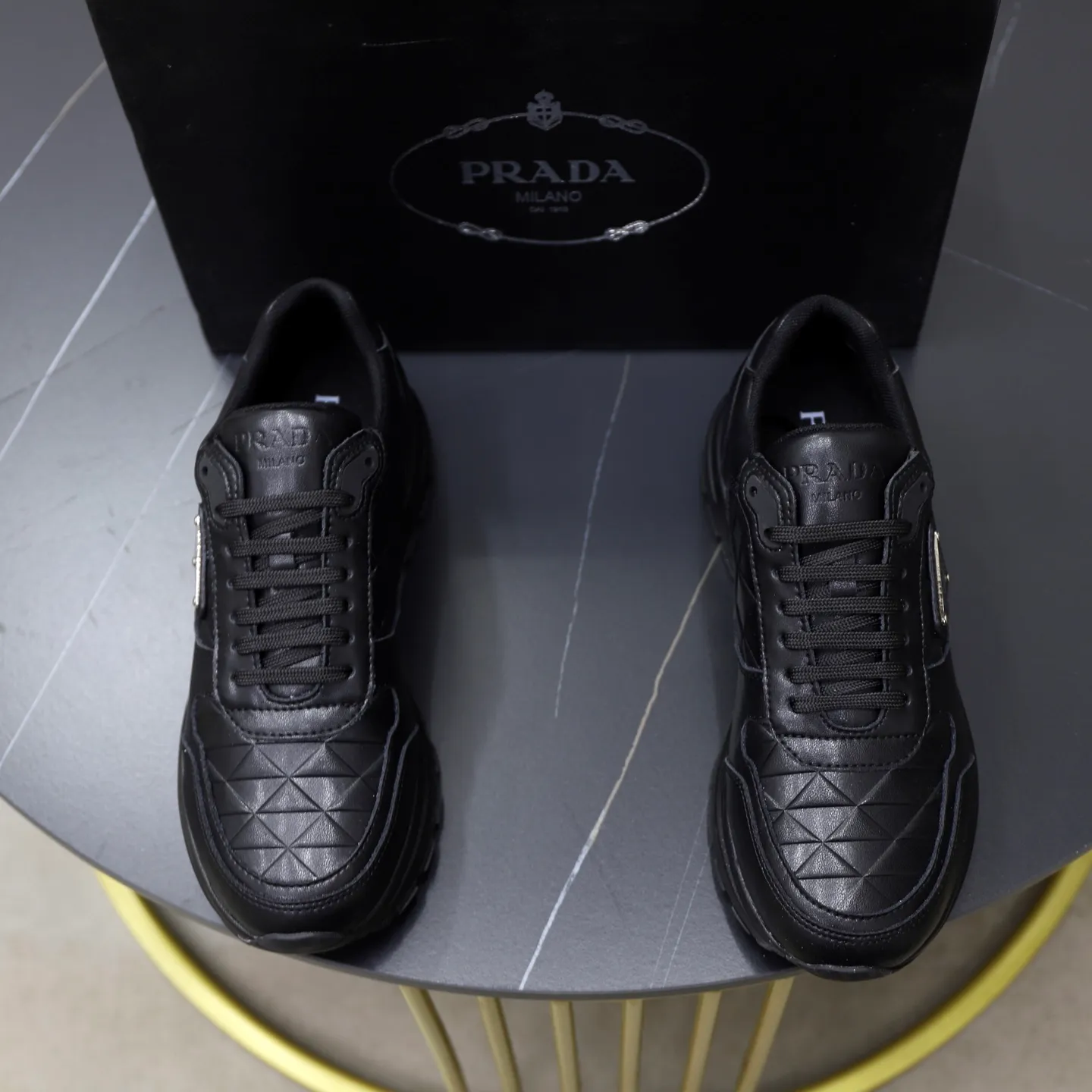 Ex-factory price: 540💰🙅‍♂️🙅‍♂️🙅‍♂️ Brand: PRADA Standard code: 38-44 (45 customized) Grade: Same as the official website Material: Original material splicing Comfortable and breathable lining Lightweight and wear-resistant sports outsole Style category: Men's fashionable casual shoes Running sneakers Distinguished luxury brand elements Top luxury Color: actual picture color